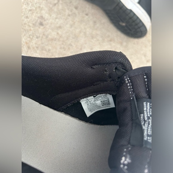 Nike Panda Dunks - Picture 5 of 5